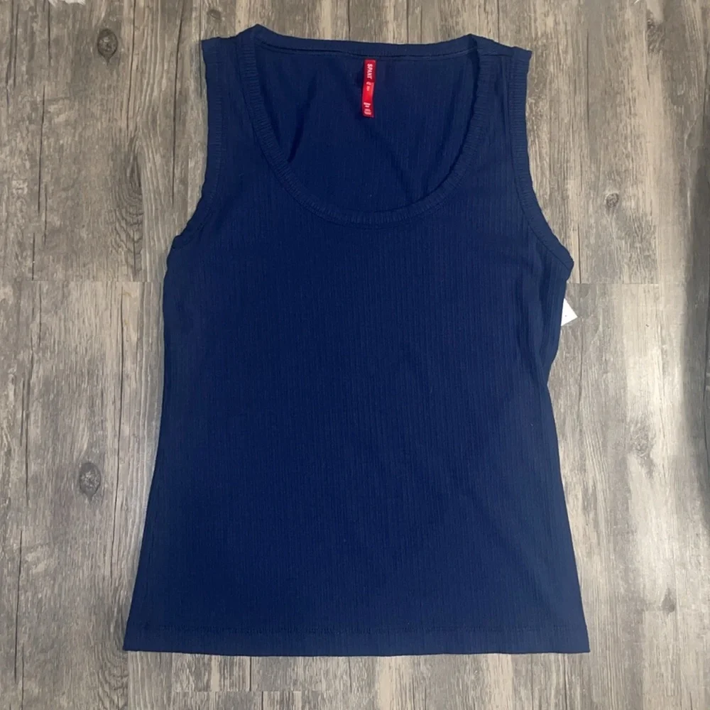 SPANX Stretch Rib
Scoop Neck Tank navy / medium NWOT - Picture 5 of 8